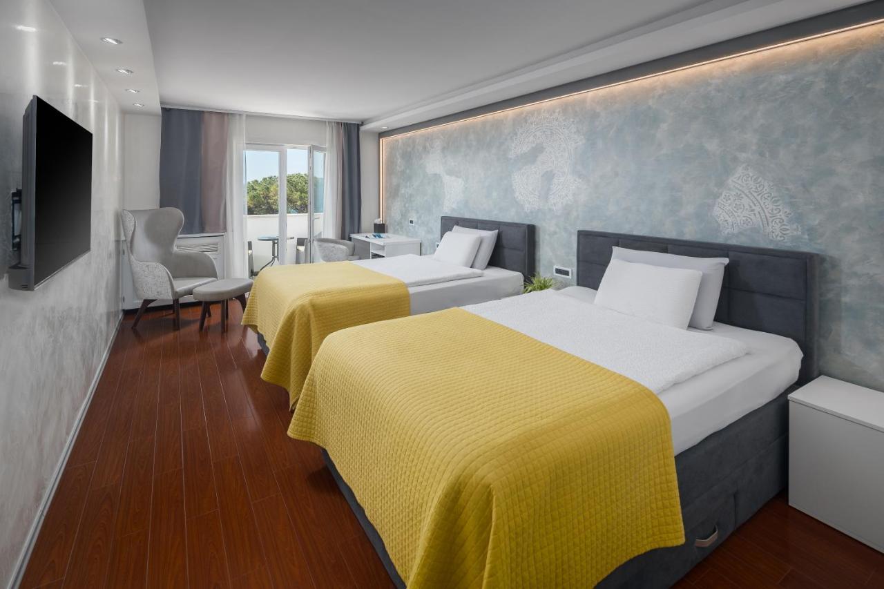 Hotel Tomi Portoroz Bagian luar foto